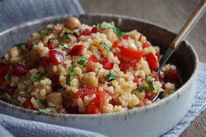 Bulgursalat mit Granatapfelkernen Zubereitung