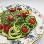 Zucchini-Nudeln mit Pesto Zubereitung